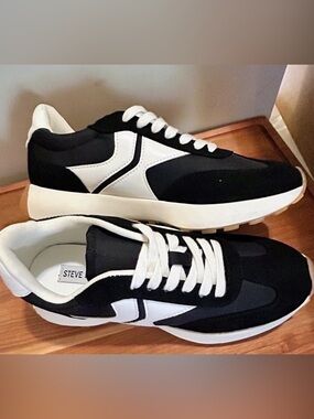 Steve Madden Women's Kendrix Sneaker Size 9 - BRAND NEW